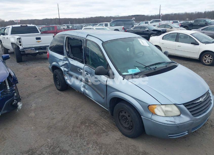 Photo 15 of 2005 Chrysler Town & COUNTRY (VIN 1C4GP45R05B438120)
