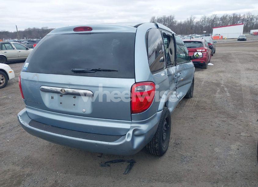 Photo 4 of 2005 Chrysler Town & COUNTRY (VIN 1C4GP45R05B438120)