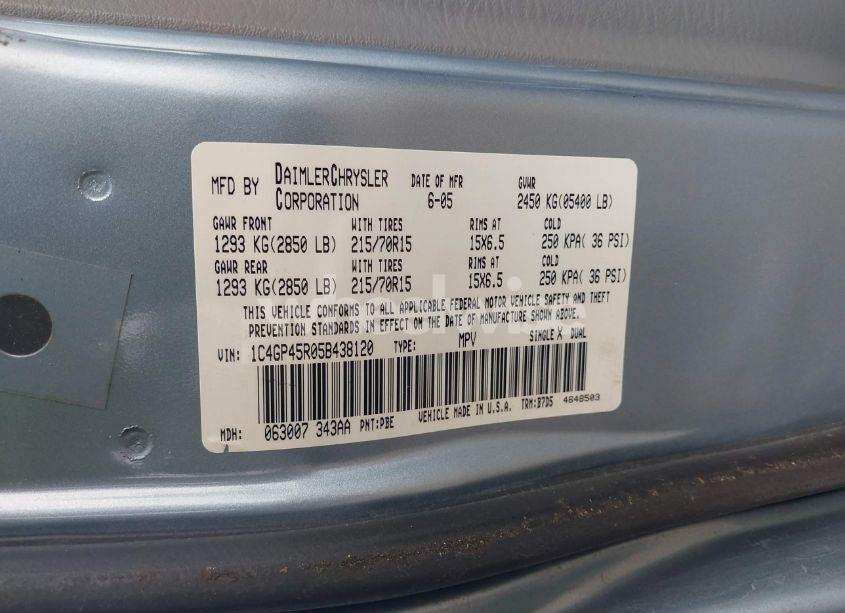 Photo 9 of 2005 Chrysler Town & COUNTRY (VIN 1C4GP45R05B438120)