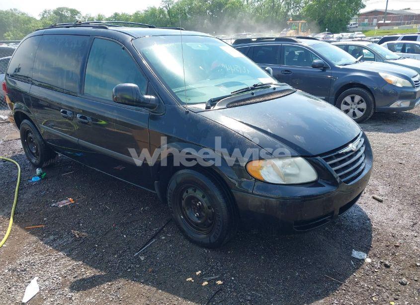 2005 Chrysler Town & COUNTRY (VIN 1C4GP45R15B102279) main photo