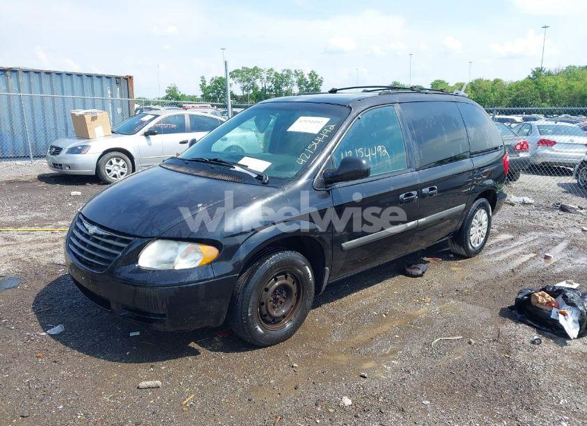 Photo 2 of 2005 Chrysler Town & COUNTRY (VIN 1C4GP45R15B102279)