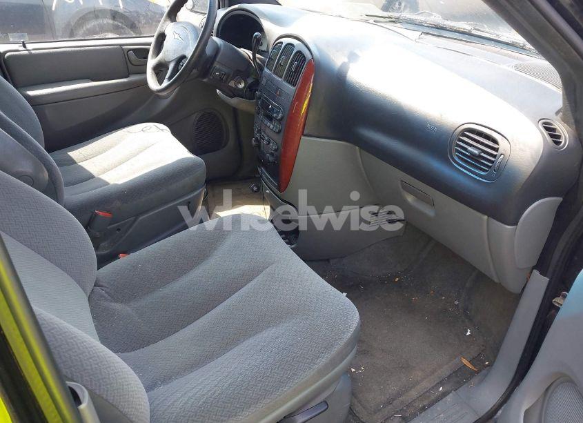 Photo 5 of 2005 Chrysler Town & COUNTRY (VIN 1C4GP45R15B102279)