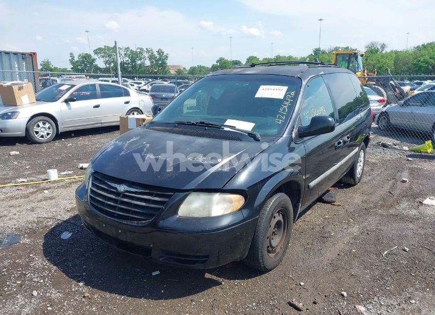 Photo 6 of 2005 Chrysler Town & COUNTRY (VIN 1C4GP45R15B102279)