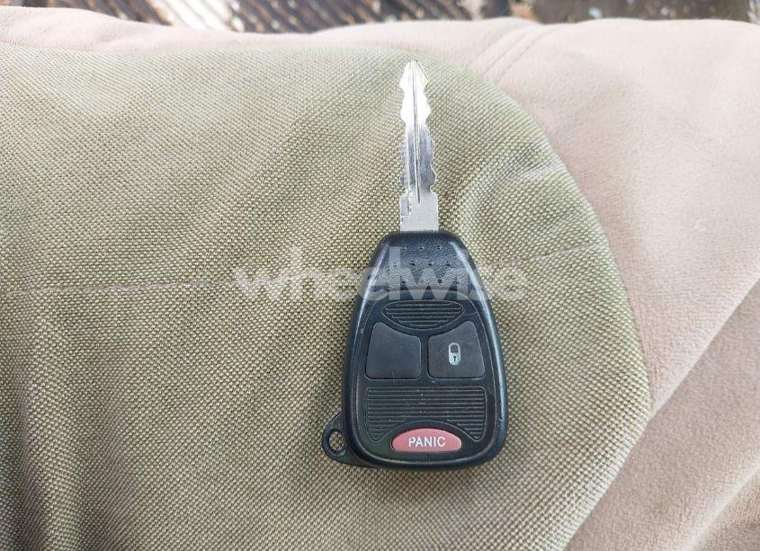 Photo 11 of 2005 Chrysler Town & COUNTRY (VIN 1C4GP45R15B114500)