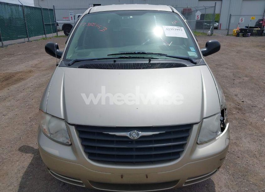 Photo 12 of 2005 Chrysler Town & COUNTRY (VIN 1C4GP45R15B114500)