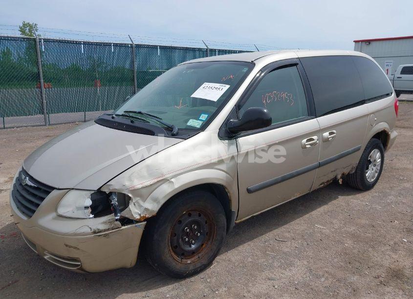 Photo 2 of 2005 Chrysler Town & COUNTRY (VIN 1C4GP45R15B114500)