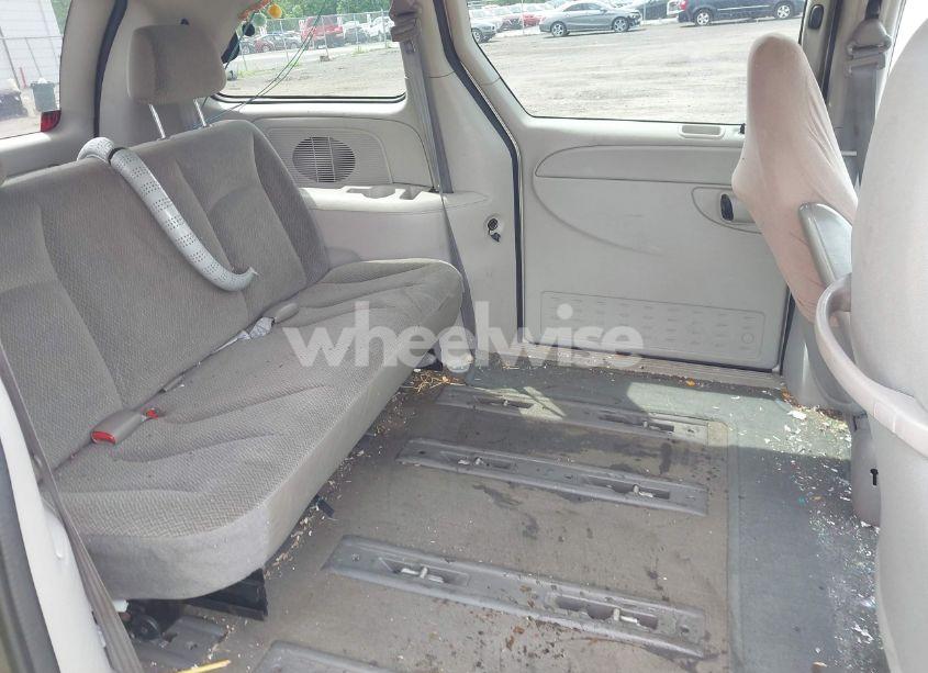 Photo 8 of 2005 Chrysler Town & COUNTRY (VIN 1C4GP45R15B114500)