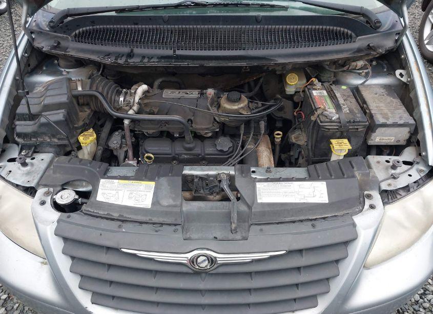 Photo 10 of 2005 Chrysler Town & COUNTRY (VIN 1C4GP45R15B235091)