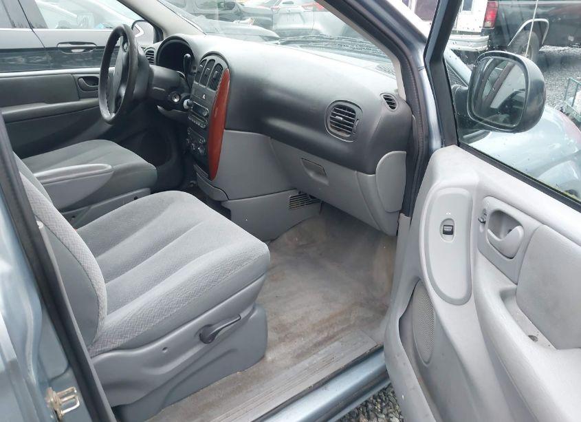 Photo 5 of 2005 Chrysler Town & COUNTRY (VIN 1C4GP45R15B235091)