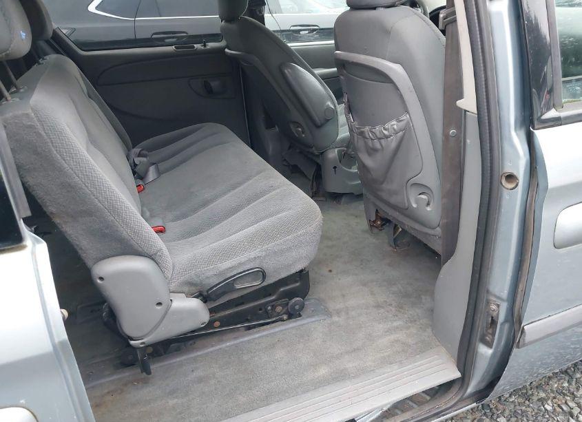 Photo 8 of 2005 Chrysler Town & COUNTRY (VIN 1C4GP45R15B235091)