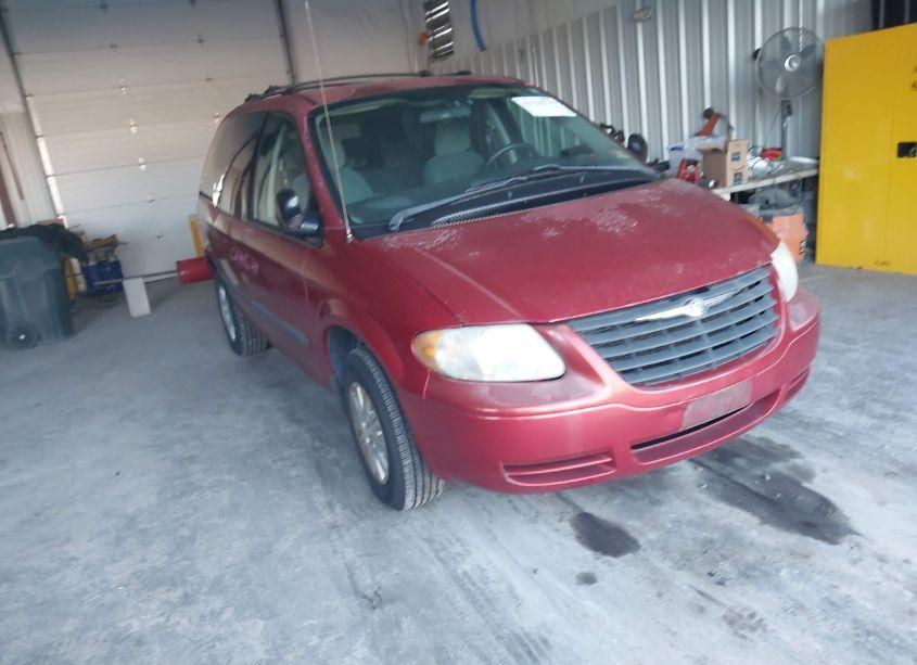 2005 Chrysler Town & COUNTRY (VIN 1C4GP45R15B245300) main photo