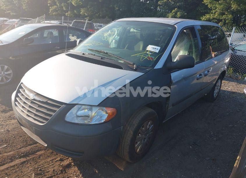 Photo 2 of 2005 Chrysler Town & COUNTRY (VIN 1C4GP45R15B361127)