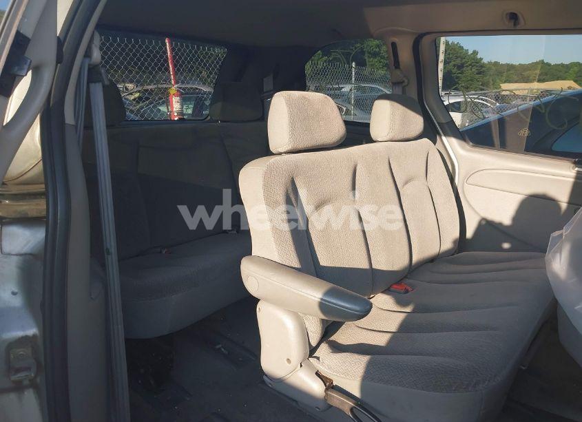 Photo 8 of 2005 Chrysler Town & COUNTRY (VIN 1C4GP45R15B361127)