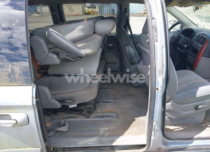 Photo 8 of 2005 Chrysler Town & COUNTRY (VIN 1C4GP45R15B368675)