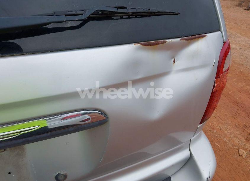 Photo 11 of 2005 Chrysler Town & COUNTRY (VIN 1C4GP45R25B282534)