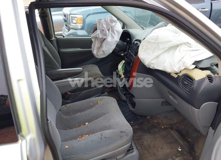 Photo 5 of 2005 Chrysler Town & COUNTRY (VIN 1C4GP45R25B282534)