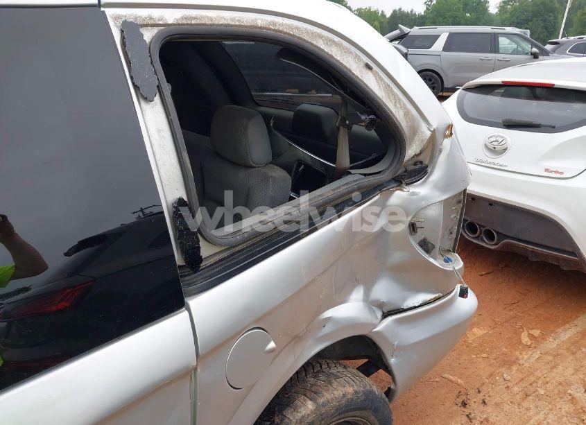 Photo 6 of 2005 Chrysler Town & COUNTRY (VIN 1C4GP45R25B282534)