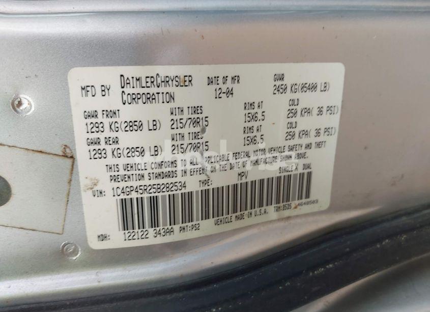 Photo 9 of 2005 Chrysler Town & COUNTRY (VIN 1C4GP45R25B282534)