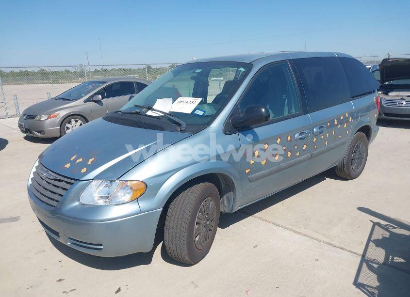 Photo 2 of 2005 Chrysler Town & COUNTRY (VIN 1C4GP45R25B288222)