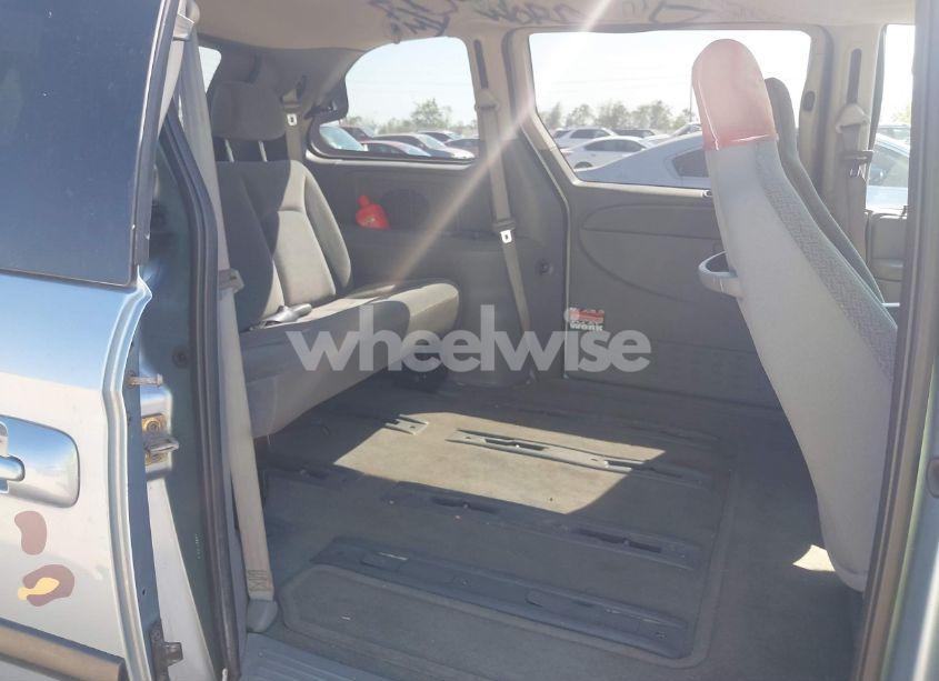 Photo 8 of 2005 Chrysler Town & COUNTRY (VIN 1C4GP45R25B288222)