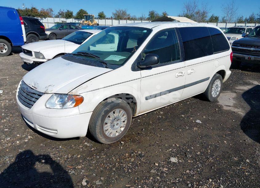 Photo 2 of 2005 Chrysler Town & COUNTRY (VIN 1C4GP45R25B438748)