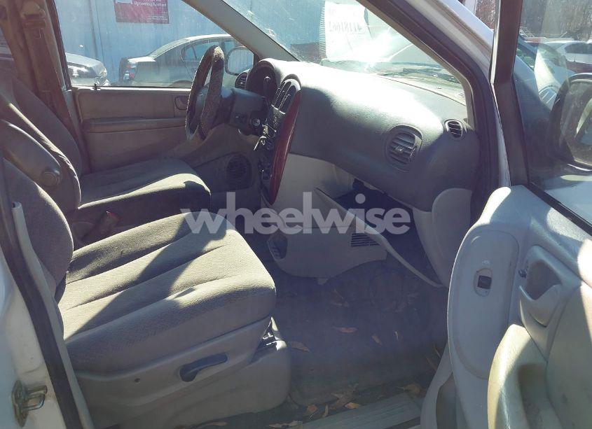 Photo 5 of 2005 Chrysler Town & COUNTRY (VIN 1C4GP45R25B438748)