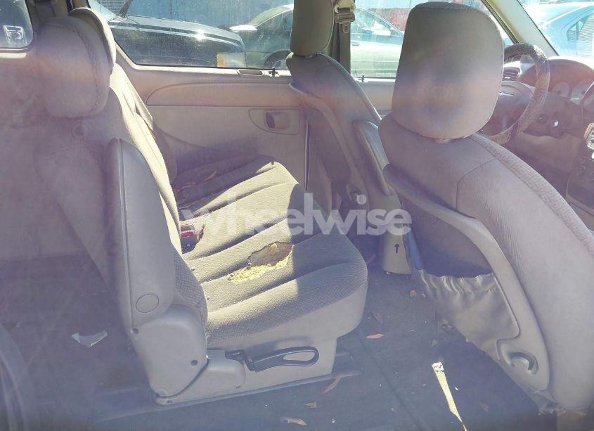 Photo 8 of 2005 Chrysler Town & COUNTRY (VIN 1C4GP45R25B438748)