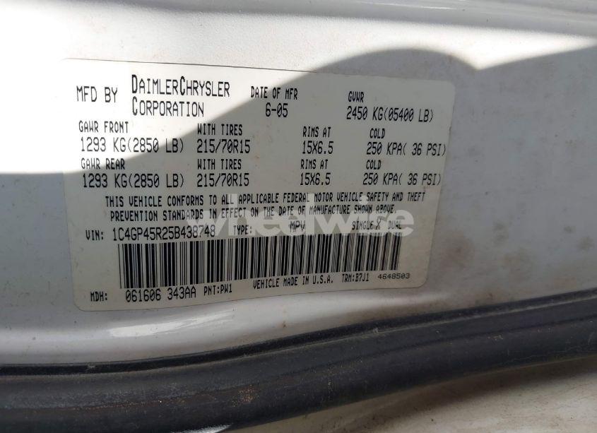 Photo 9 of 2005 Chrysler Town & COUNTRY (VIN 1C4GP45R25B438748)