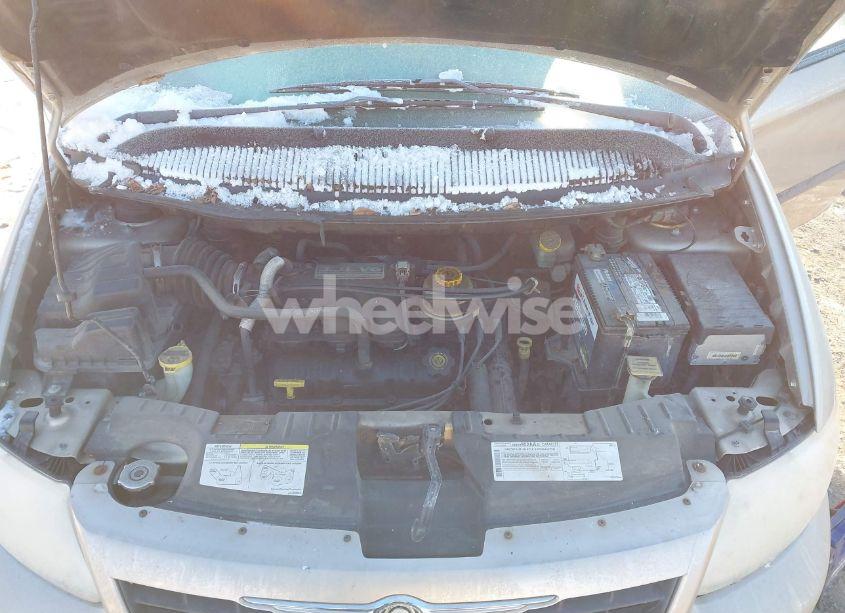 Photo 10 of 2004 Chrysler Town & COUNTRY (VIN 1C4GP45R34B504951)