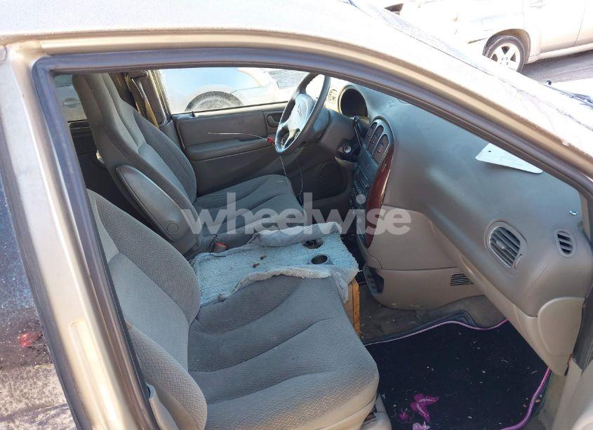 Photo 5 of 2004 Chrysler Town & COUNTRY (VIN 1C4GP45R34B504951)