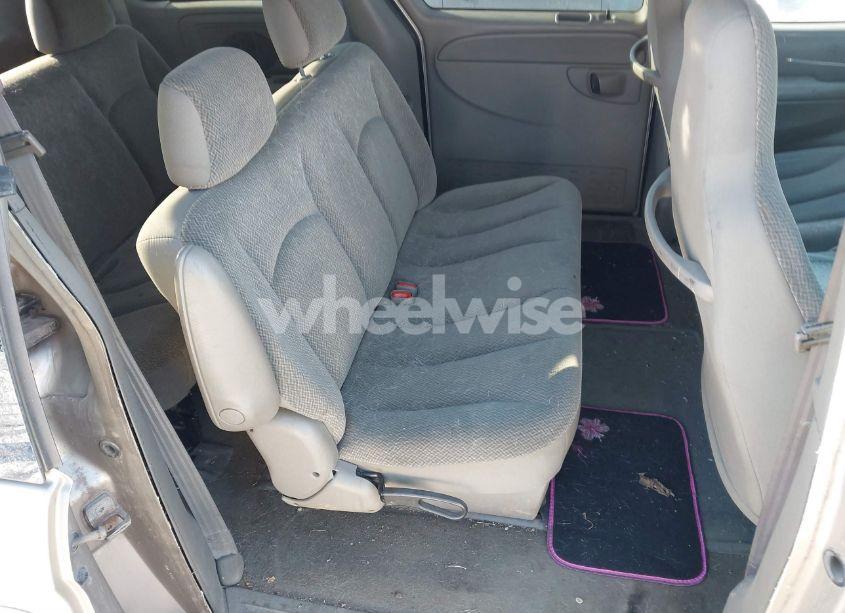 Photo 8 of 2004 Chrysler Town & COUNTRY (VIN 1C4GP45R34B504951)