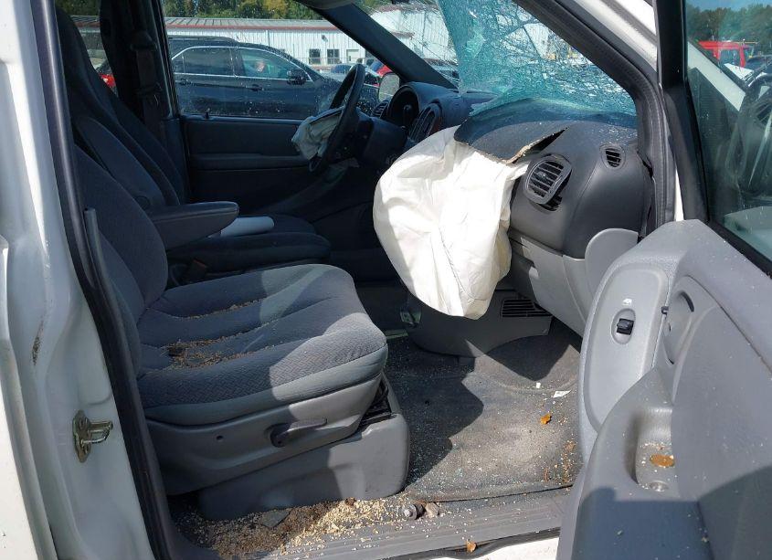 Photo 5 of 2004 Chrysler Town & COUNTRY (VIN 1C4GP45R34B539571)