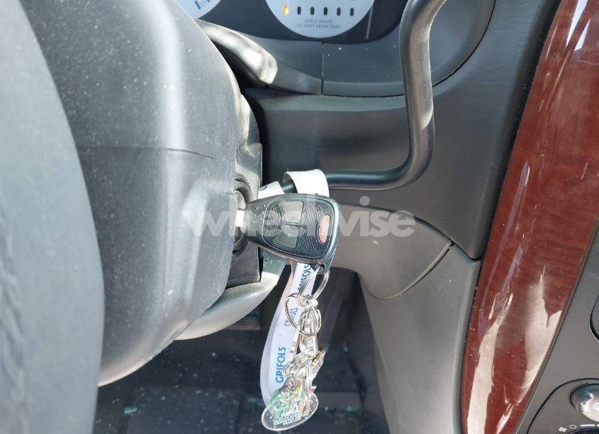 Photo 11 of 2005 Chrysler Town & COUNTRY (VIN 1C4GP45R35B253320)