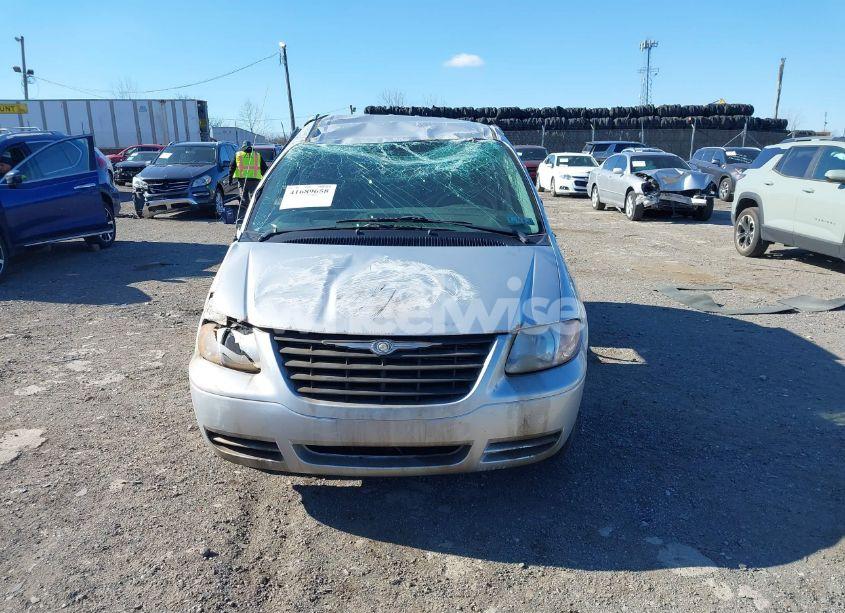Photo 12 of 2005 Chrysler Town & COUNTRY (VIN 1C4GP45R35B253320)
