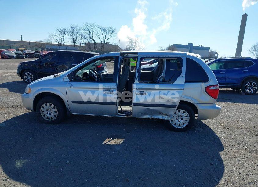 Photo 14 of 2005 Chrysler Town & COUNTRY (VIN 1C4GP45R35B253320)