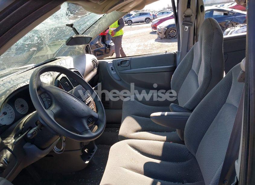 Photo 5 of 2005 Chrysler Town & COUNTRY (VIN 1C4GP45R35B253320)