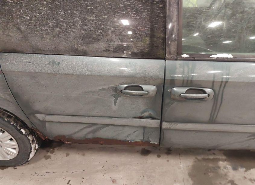 Photo 6 of 2005 Chrysler Town & COUNTRY (VIN 1C4GP45R35B313449)