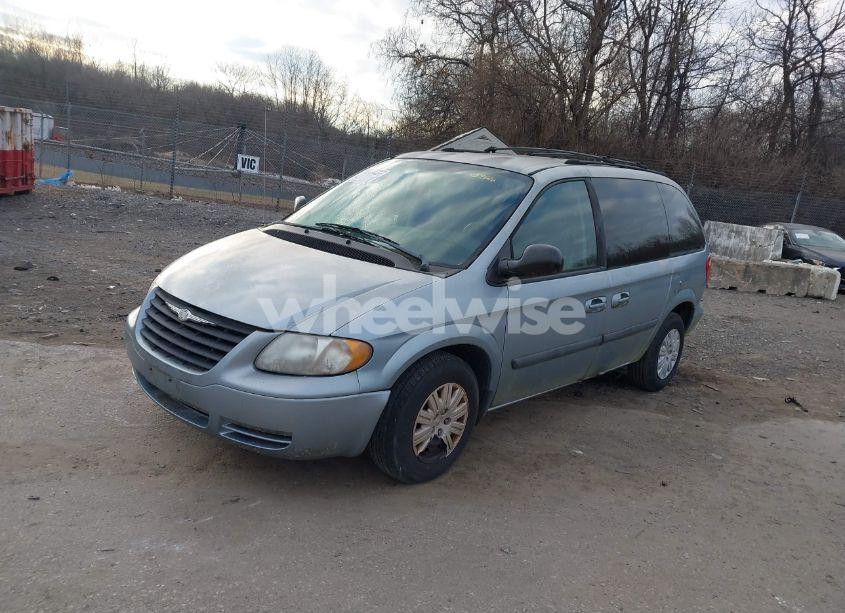 Photo 2 of 2005 Chrysler Town & COUNTRY (VIN 1C4GP45R45B239426)