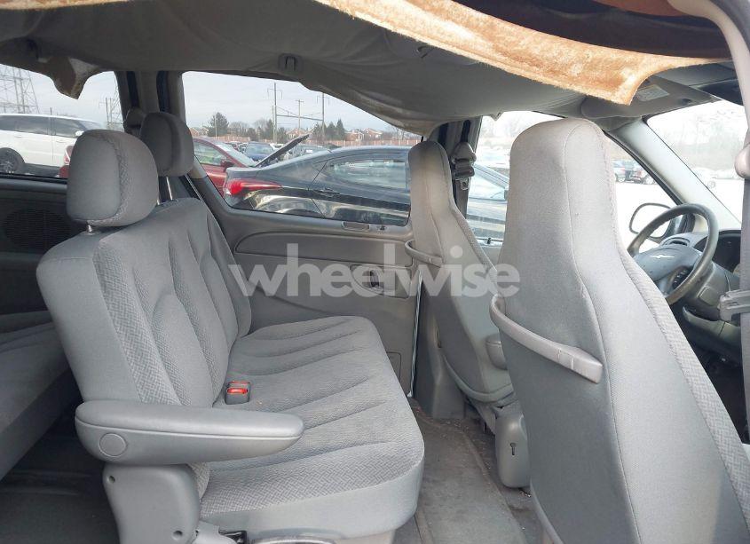 Photo 8 of 2005 Chrysler Town & COUNTRY (VIN 1C4GP45R45B239426)