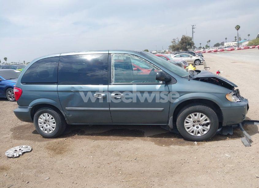 Photo 13 of 2005 Chrysler Town & COUNTRY (VIN 1C4GP45R45B368637)