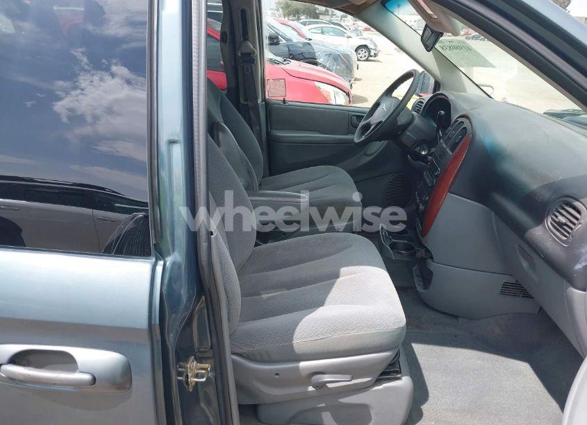 Photo 5 of 2005 Chrysler Town & COUNTRY (VIN 1C4GP45R45B368637)