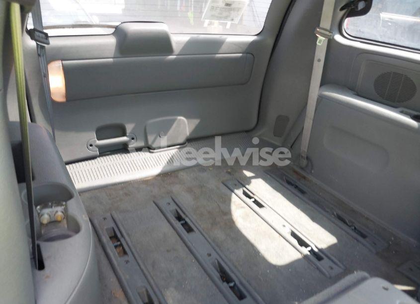 Photo 8 of 2004 Chrysler Town & COUNTRY (VIN 1C4GP45R54B564228)