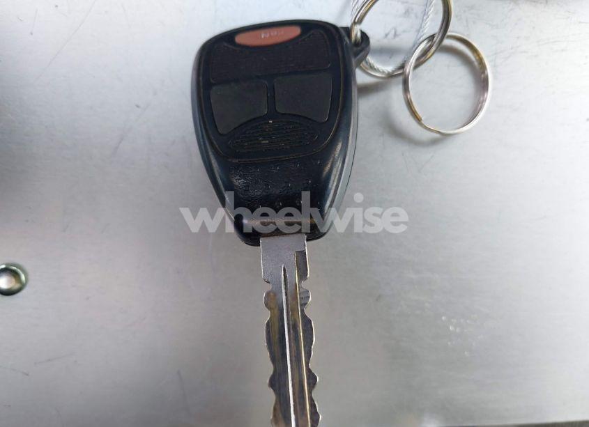 Photo 11 of 2005 Chrysler Town & COUNTRY (VIN 1C4GP45R55B238222)