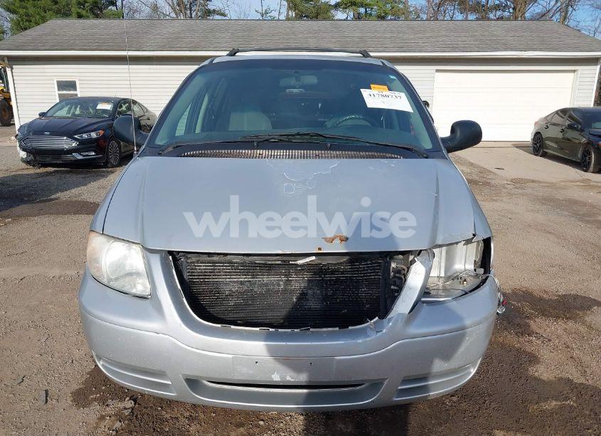 Photo 13 of 2005 Chrysler Town & COUNTRY (VIN 1C4GP45R55B238222)