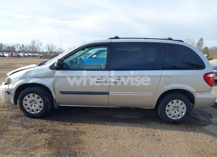 Photo 15 of 2005 Chrysler Town & COUNTRY (VIN 1C4GP45R55B238222)