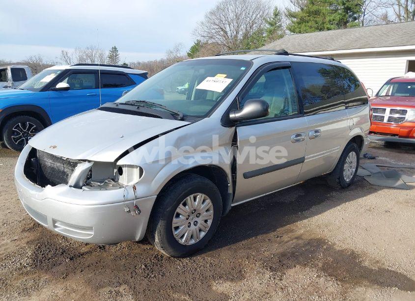 Photo 2 of 2005 Chrysler Town & COUNTRY (VIN 1C4GP45R55B238222)