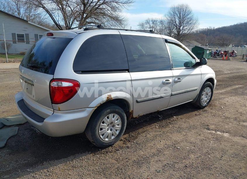 Photo 4 of 2005 Chrysler Town & COUNTRY (VIN 1C4GP45R55B238222)