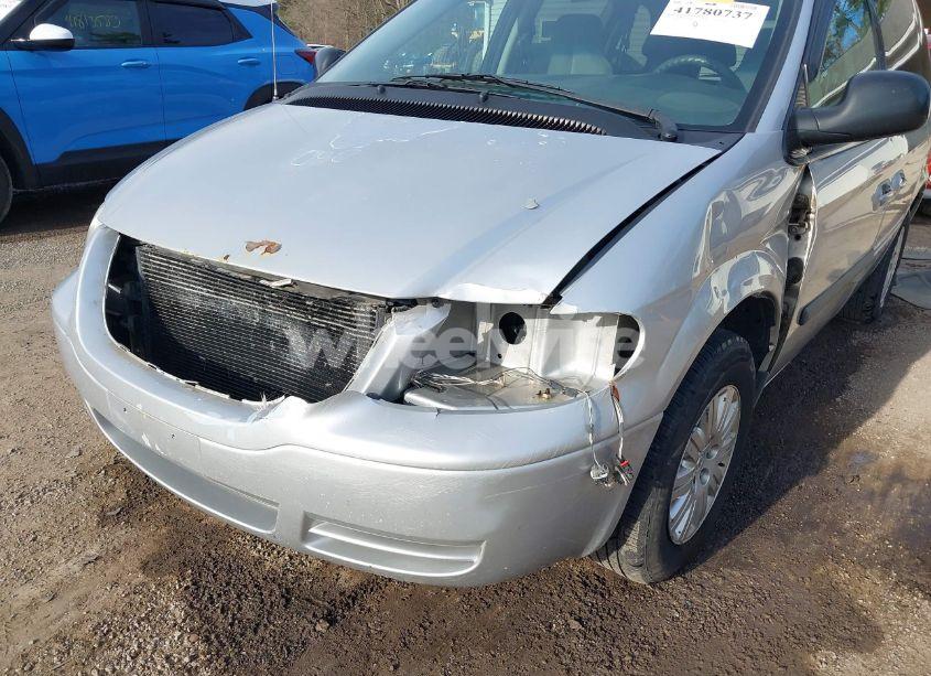 Photo 6 of 2005 Chrysler Town & COUNTRY (VIN 1C4GP45R55B238222)