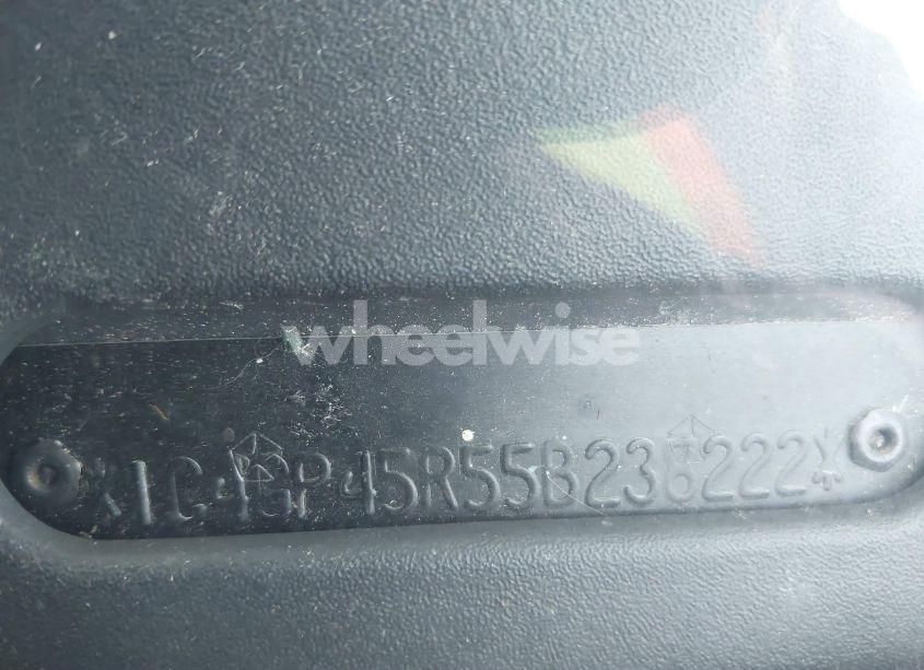 Photo 9 of 2005 Chrysler Town & COUNTRY (VIN 1C4GP45R55B238222)