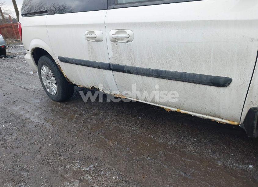 Photo 12 of 2005 Chrysler Town & COUNTRY (VIN 1C4GP45R55B386483)